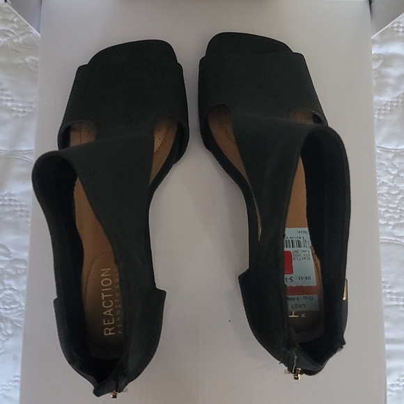 Kenneth Cole sandals - Picture 5 of 9